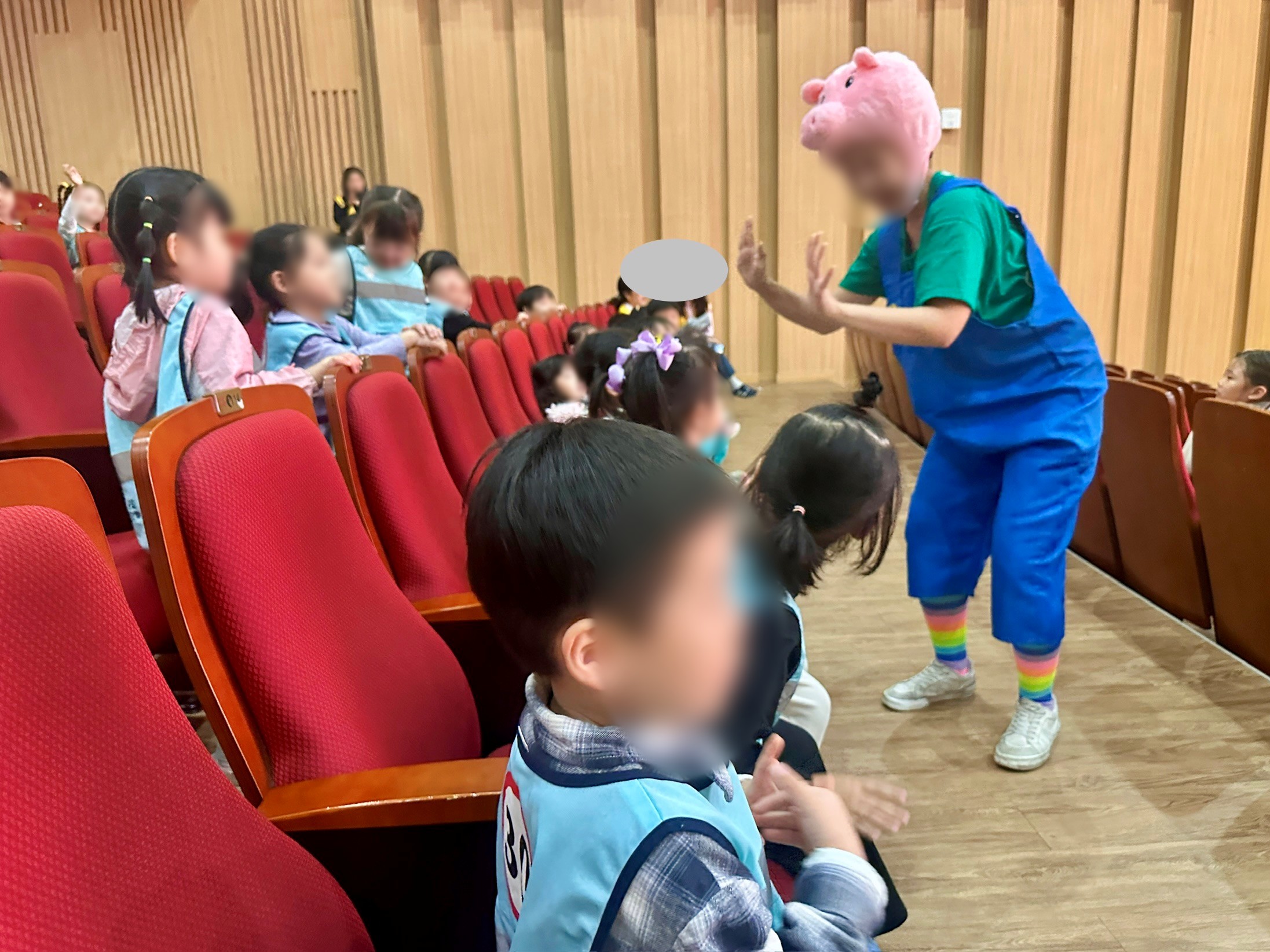 10.8 찾아가는 유아 영양·위생교육 뮤지컬 공연 관람 사진